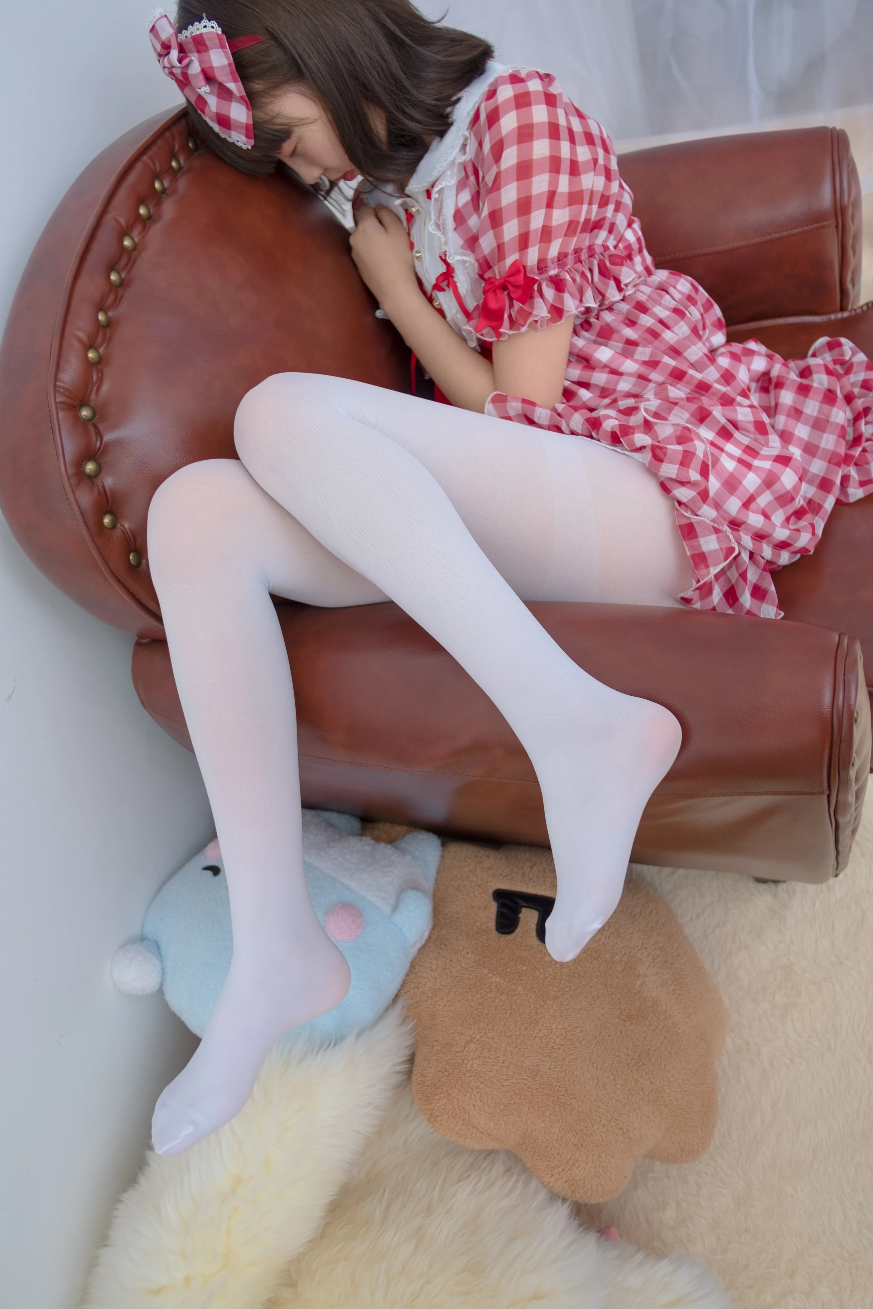 森萝财团 [R15-011] 红色格子裙白丝MM [67P]插图2